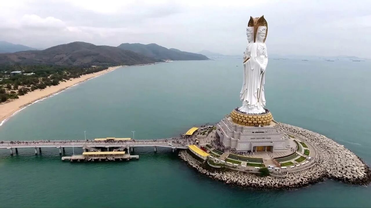 Буддийский храм Наньшань у моря, вид сверху.